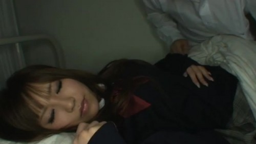 【エロ動画】超熟睡して起きない制服ギャルに夜這いを仕掛けて睡眠姦！【JK】