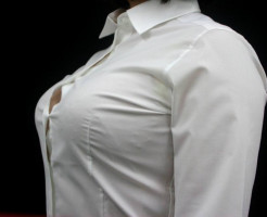 シャツの胸チラ画像集